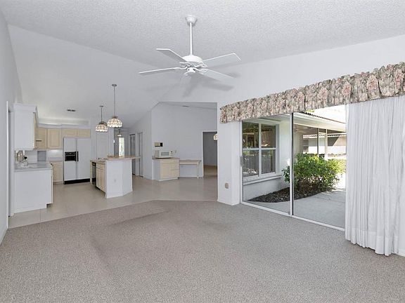 5th image of 5909 Garden Lakes Majestic
