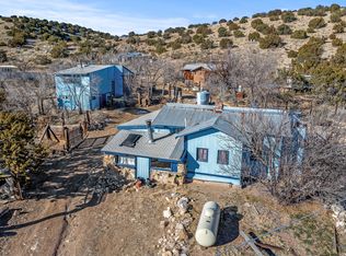 2 Grasshopper Rd, Cerrillos, NM 87010