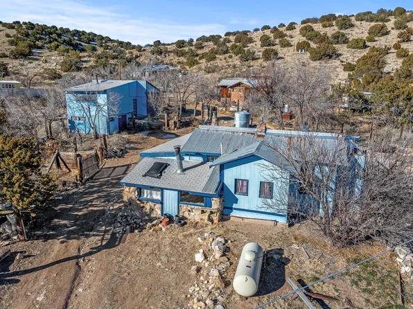 2 Grasshopper Rd, Cerrillos, NM 87010