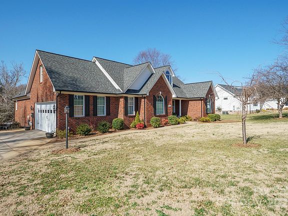 2nd image of 2442 Carriage Ln