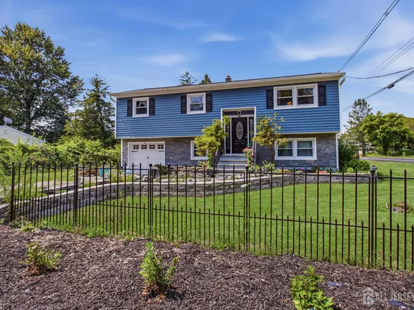 2 Scenic Dr, Andover, NJ 07821