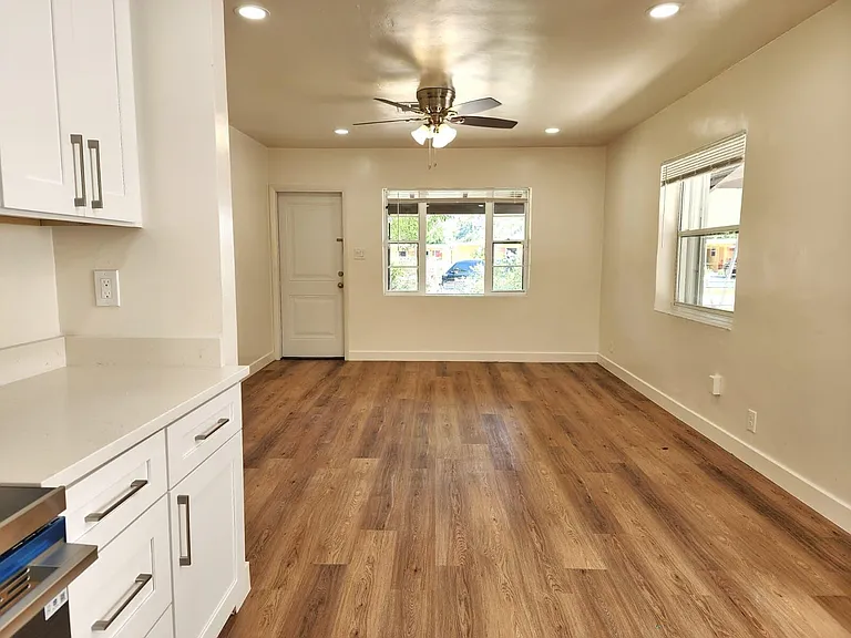 617 NE 8th Ave — Photo 10