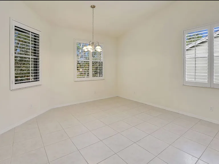 1445 Mariposa Cir — Photo 5