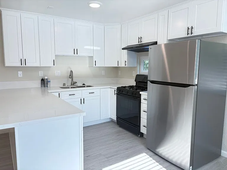 11555 Archwood St #A — Photo 2