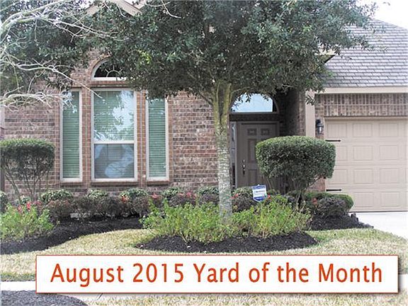 August 2015 Yard of the month and its still beautiful!!!!