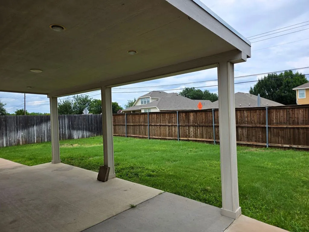 3 bed, 2.0 bath, 1680 sqft, $2,000 — Photo 4
