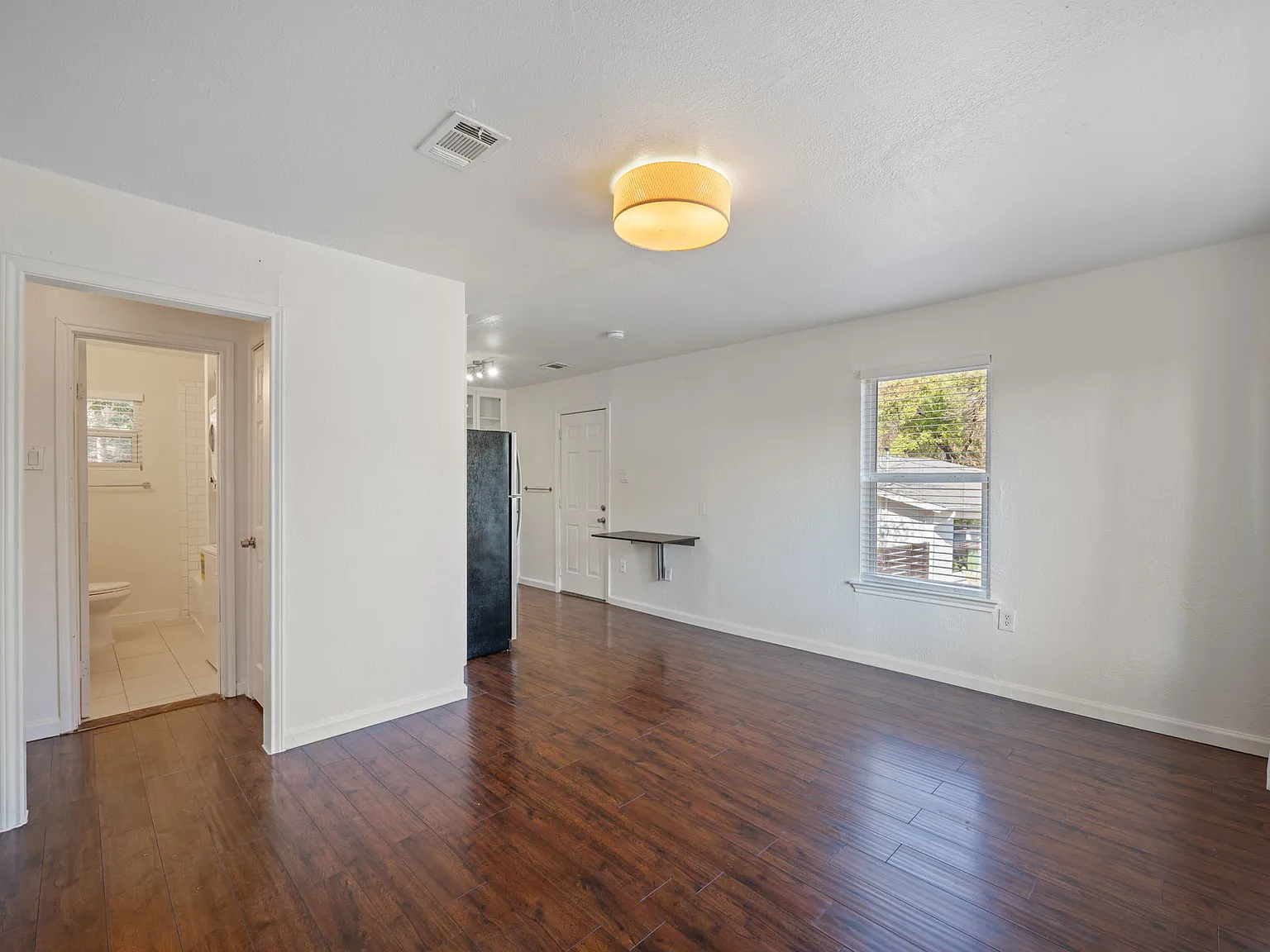 2 bed, 700 sqft, $1,950 — Photo 3