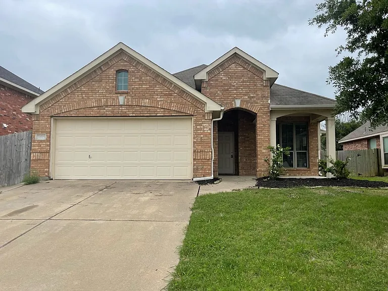 905 Remington Ranch Rd — Photo 1