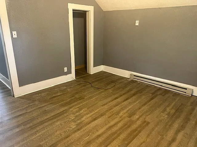 504 E Race St — Photo 8