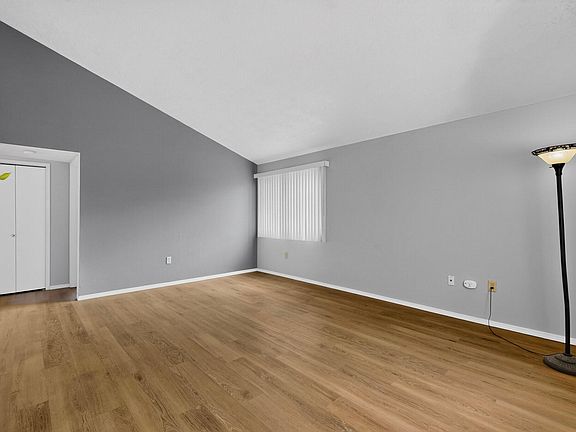 5th image of 938 Sunflower Dr SW