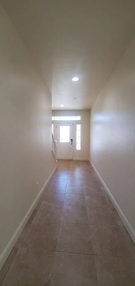 3 bed, 2.5 bath, 2097 sqft, $2,595 — Photo 3