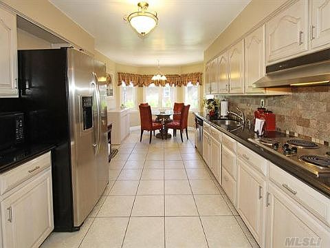 5th image of 136 Larch Dr