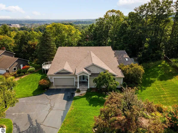 1719 Wayne St, Traverse City, MI 49684