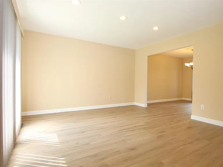 5590 Greenbriar Dr — Photo 10