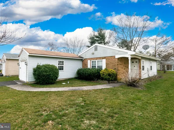 17 Thornbury Pl, Southampton, NJ 08088