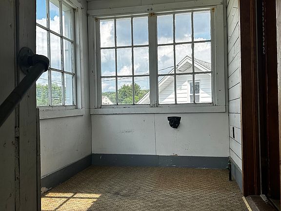 4th image of 710 Front St