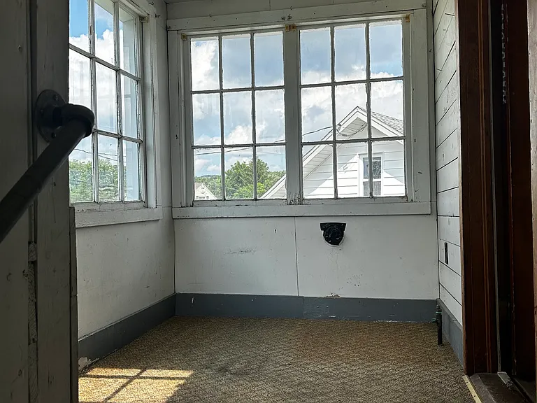 710 Front St — Photo 4