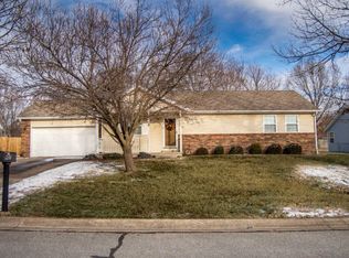 907 Lincoln St, Carterville, MO 64835