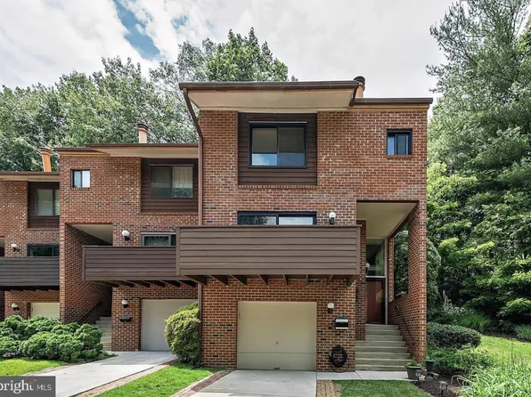 1650 Bachan Ct, Reston, VA 20190