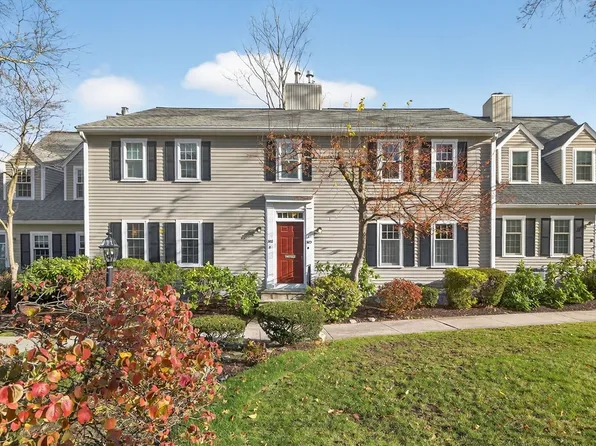 609 Washington St APT 303, Wellesley, MA 02482