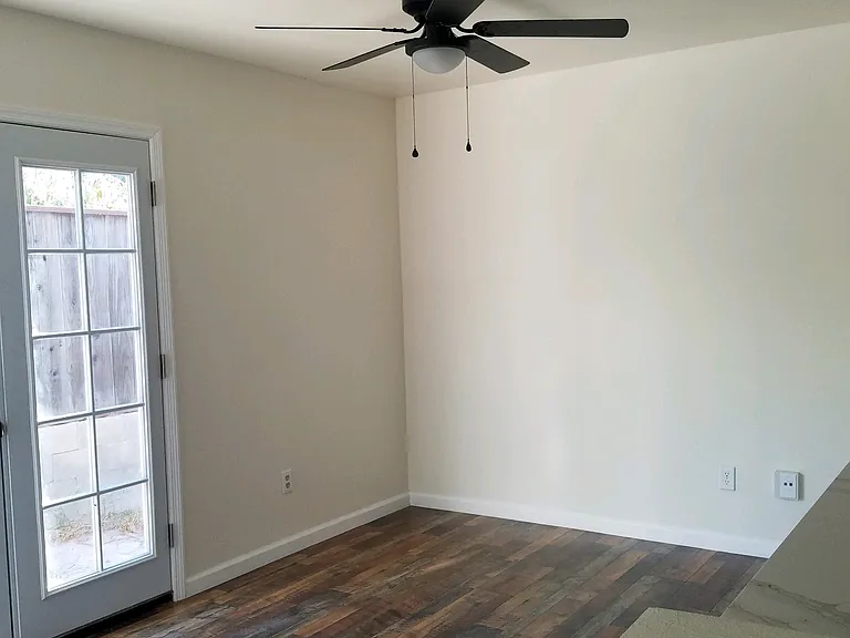 365 Hazelnut Ln — Photo 3