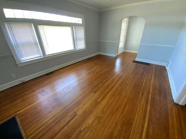 210 W Roselawn St — Photo 3