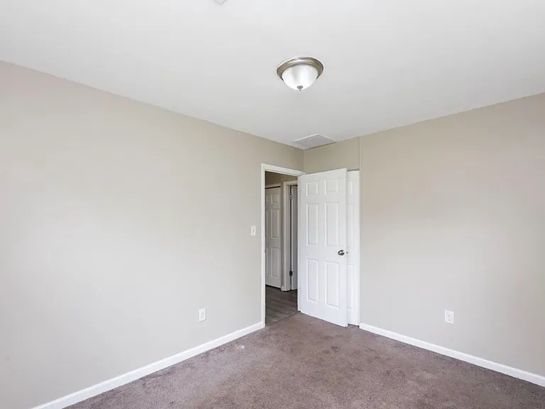 83 Buckingham Dr — Photo 8