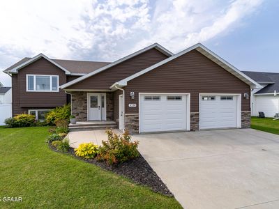 4230 Crystal Dr, Grand Forks, ND, 58201