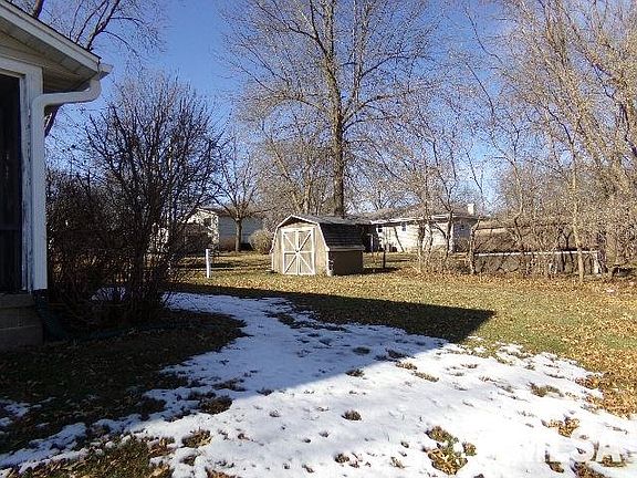 3rd image of 1221 Glenwood Ln