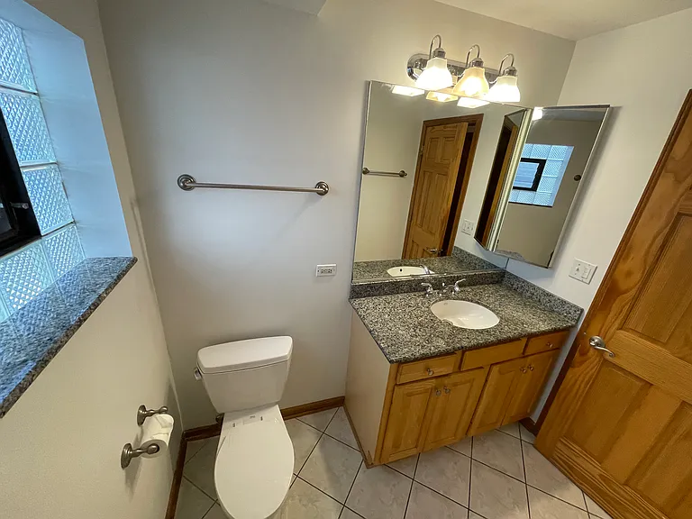 5448 W Higgins Ave #3 — Photo 10