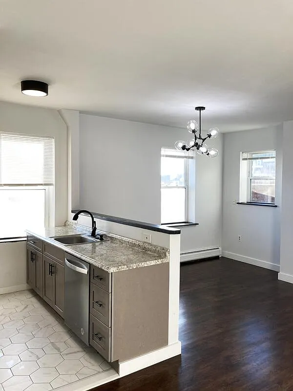 1 bed, 1.0 bath, $1,695 — Photo 2