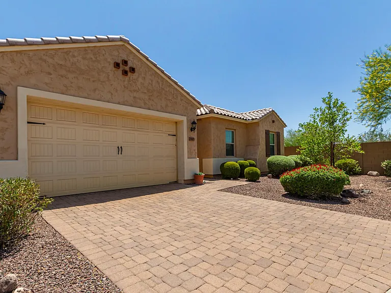 2615 W Balao Dr — Photo 2