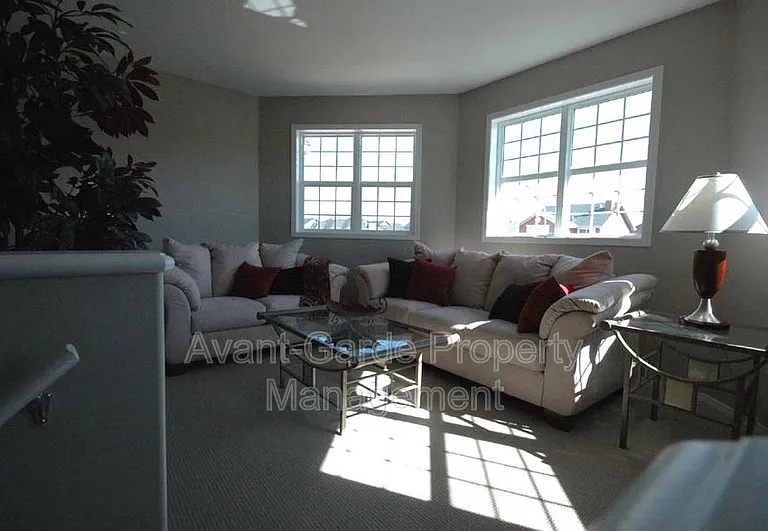 367 Ascott Cres — Photo 10