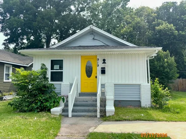 919 Decatur St, Chesapeake, VA 23324