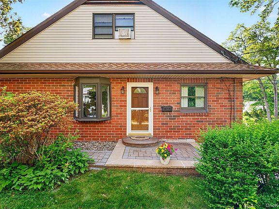3rd image of 9 E Hall Avenue