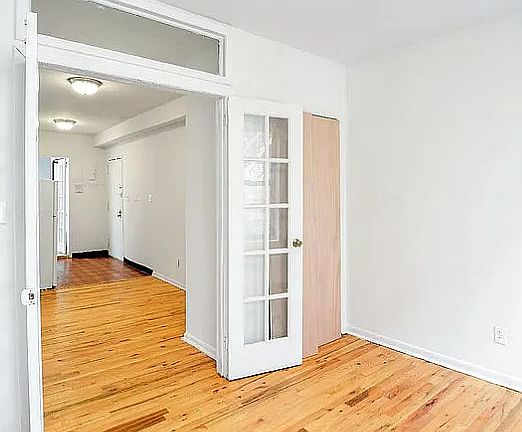 5th image of 409 W 48th St #4ER