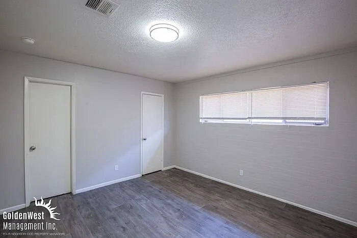 425 N Decatur Blvd #4 — Photo 7