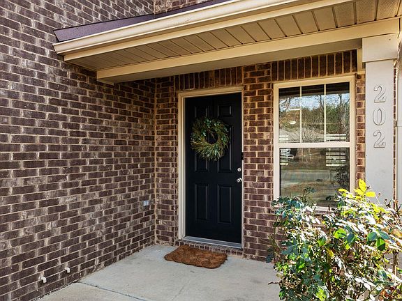 4th image of 202 Sedgewick Dr