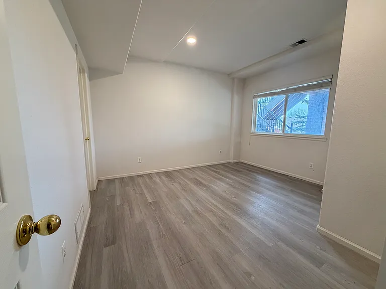 5767 Glenstone Dr — Photo 14