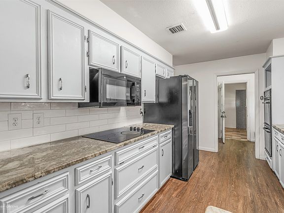 5th image of 2110 Belle Grove Dr