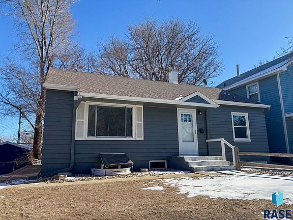 2nd image of 708 S Summit Ave