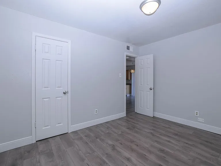 9834 Denning Dr — Photo 24