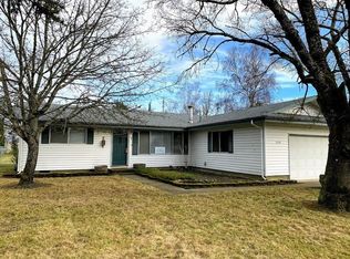 208 Hawthorne St, Sutherlin, OR 97479