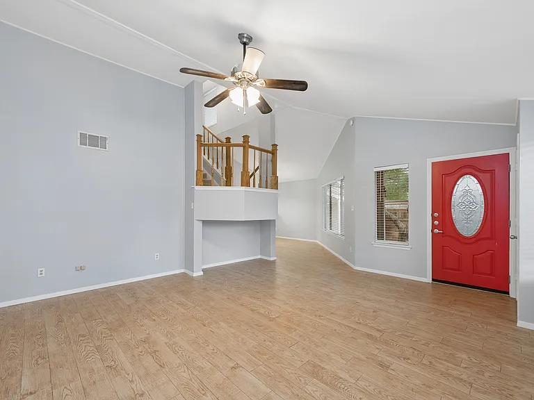 513 Hunters Glen St — Photo 5