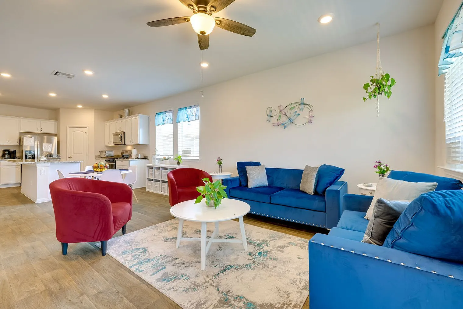 4 bed, 2.0 bath, 1528 sqft, $2,720 — Photo 4