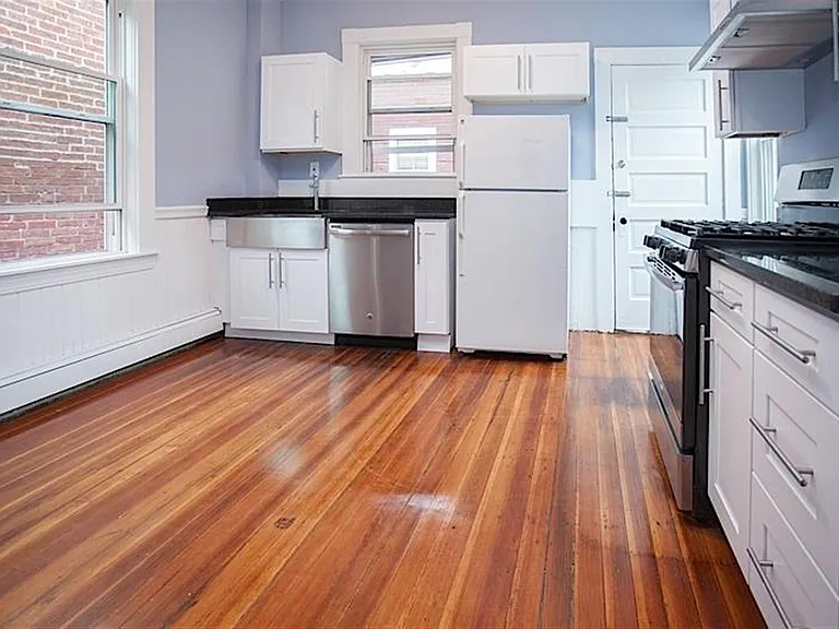 276 Harvard St #3 — Photo 2