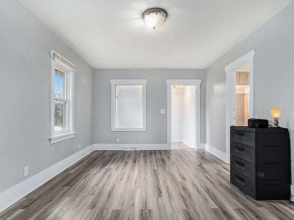 5th image of 239 Sharon Ave