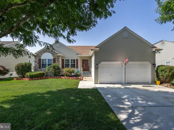 27 Ashley Dr, Delran, NJ 08075