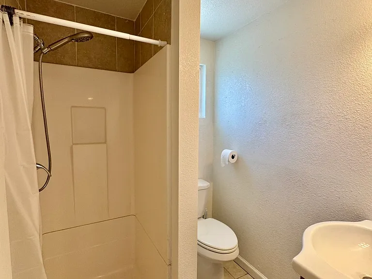362 Irving Ave #C — Photo 3