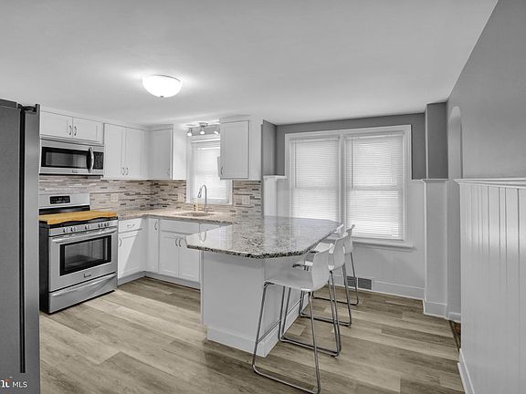 4th image of 105 Gold St